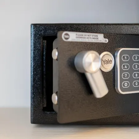 Tresor De Chambre, *