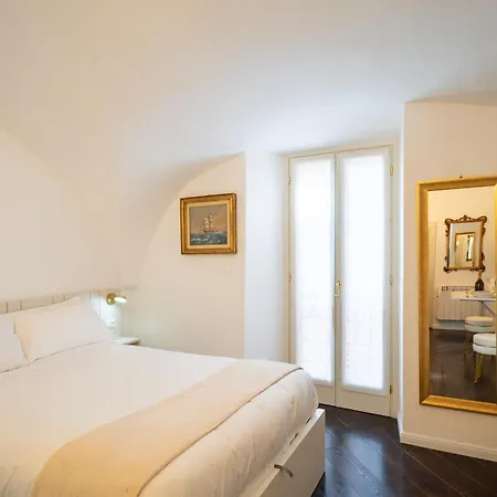 Tresor De Chambre, Apartment